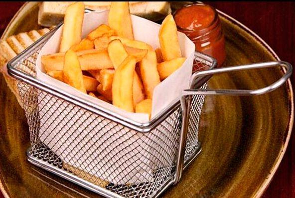 Pommes frites kurve til servering