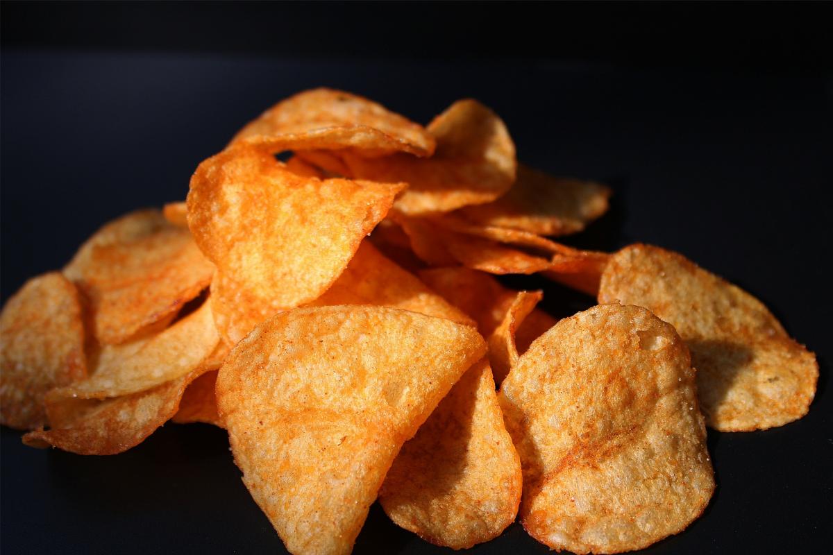 Kartoffelchips af søde kartofler