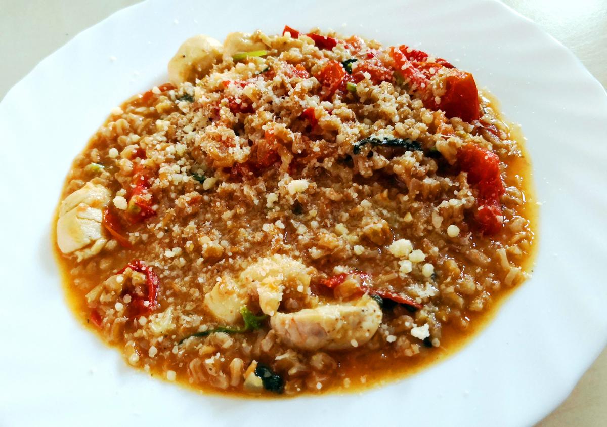 Risotto med perlespelt, frisk tomat og basilikum