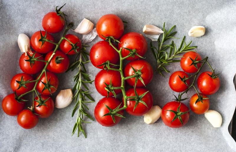 Bagte tomater på stilk